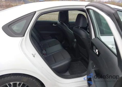 2022 Kia Forte Gt-Line z USA, uszkodzony, nr VIN 3KPF54AD3NE435341